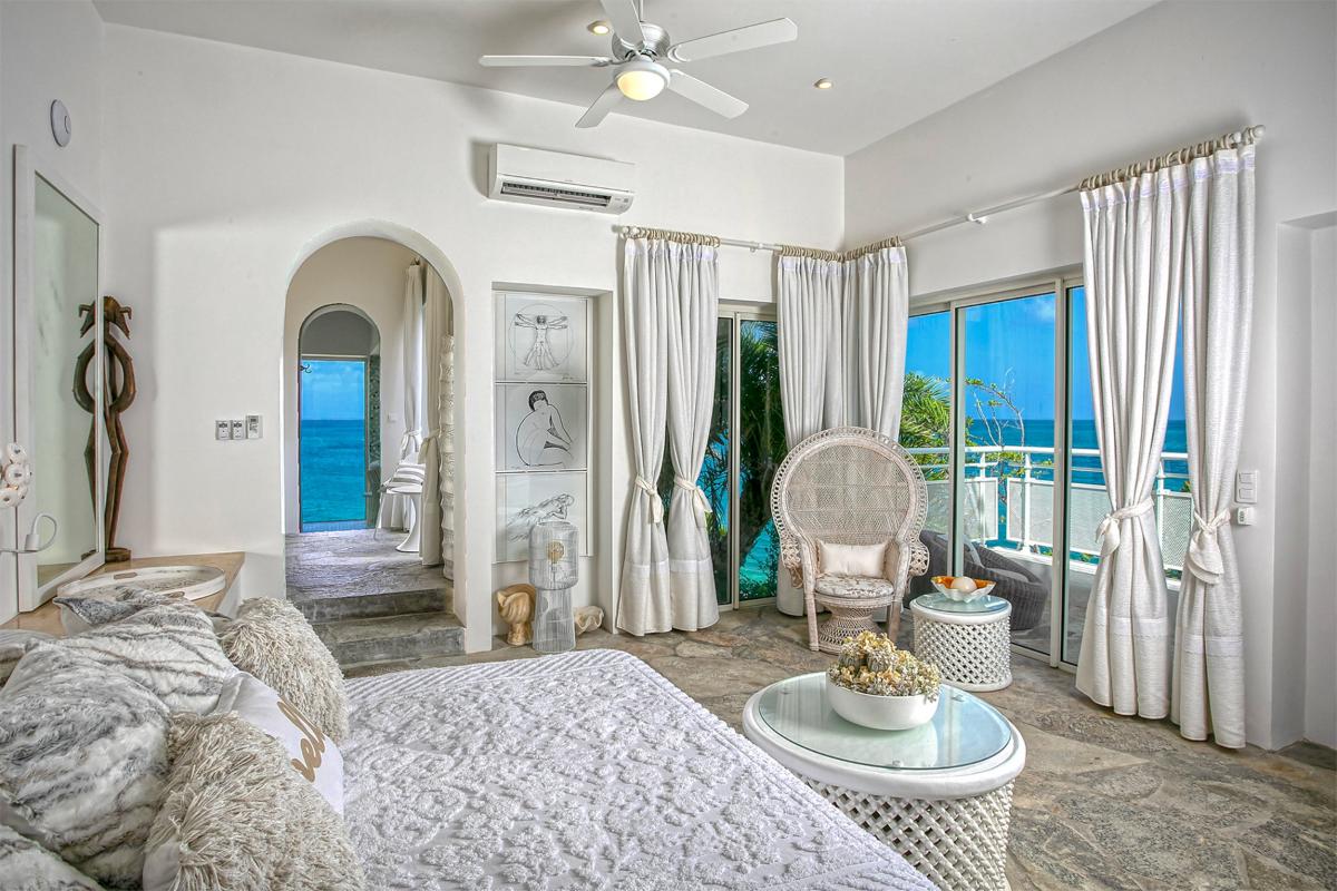 St Martin beachfront luxury villa rental -  The bedroom 5